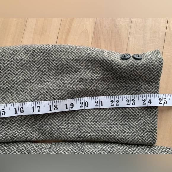 VINTAGE - Classic Gray Tweed Blazer - Picture 7 of 12